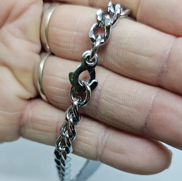 "Kim" Vintage Silvertone Fashion Bracelet - Picture 7 of 7
